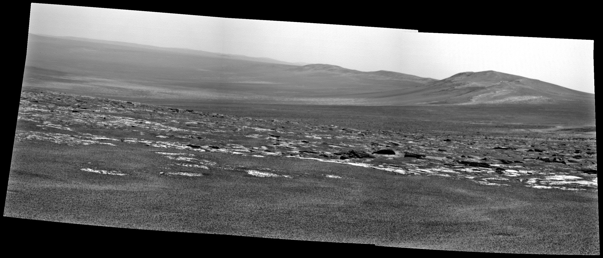 NASA Rover Nears Rim of Giant Crater on Mars
